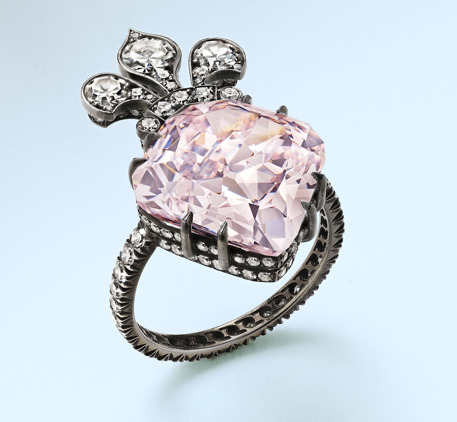 The Marie-Thérèse Pink, a historic JAR
colored diamond ring. Photo: Christie’s Images Ltd. 