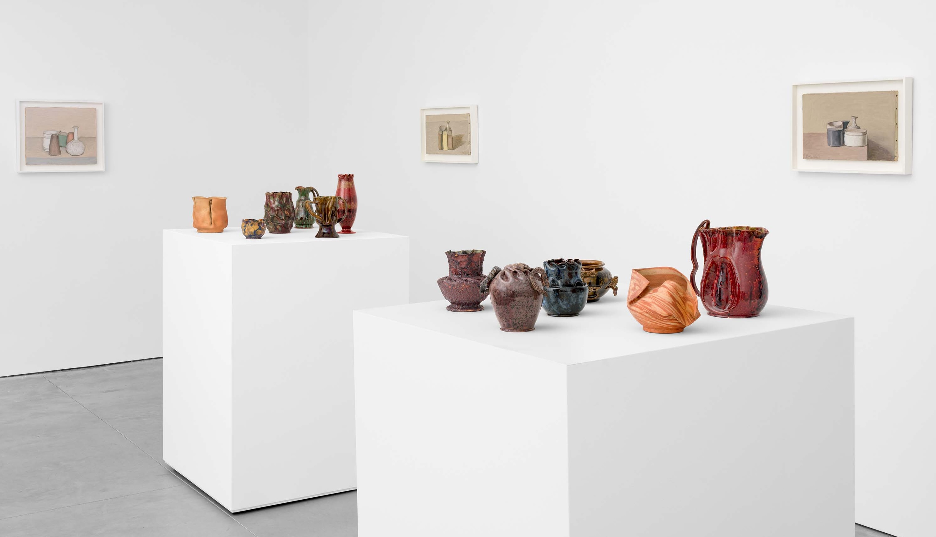 Installation view, Giorgio Morandi and
George Ohr (2024). David Zwirner, TEFAF New York. Photo: Courtesy of David Zwirner
