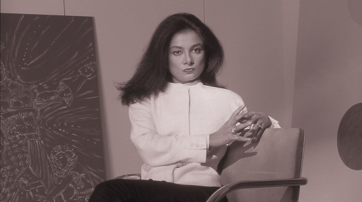 The Queen of the Art Scene Returns